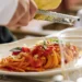 Spaghetti al pomodoro con un tocco di cedro, come li fanno a Capri