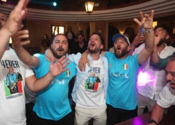 Il ritorno di Mertens a Capri per una festa tutta Aneme e Core