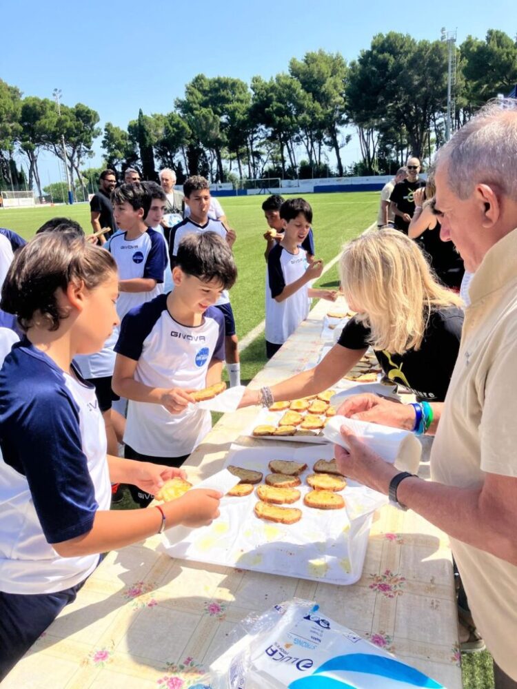Calcio e alimentazione sana, scende in campo l’Oro di Capri (Gallery)