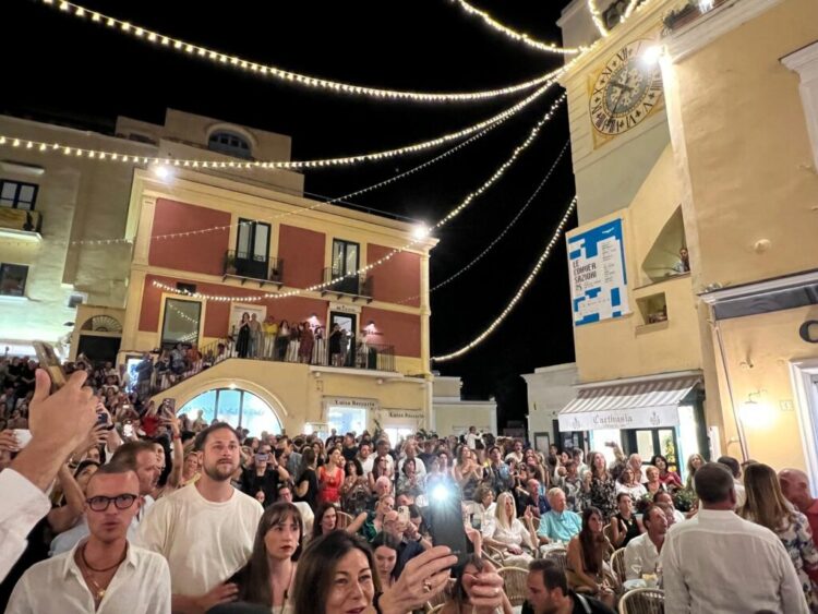 Capri, pienone in Piazzetta per il concerto dell’Anema e Core (Photogallery)