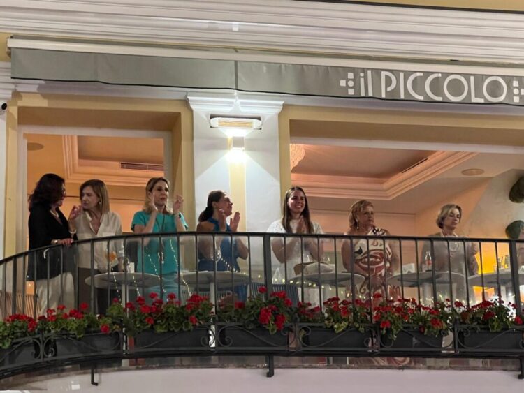 Capri, pienone in Piazzetta per il concerto dell’Anema e Core (Photogallery)
