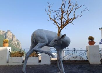 Da giugno a novembre l’iniziativa promossa dalla Città di Capri Arte Diffusa a Capri: esposizione di opere di artisti contemporanei tra la Piazzetta e il Belvedere di Tragara