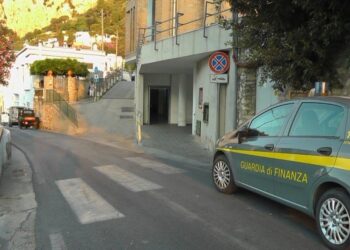 A Marina Piccola stop alle auto e ai veicoli privati