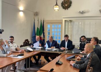 sala consiliare comune- vertice per la sicurezza - prefetto, sindaco e forze dell'ordine - Foto G. Rosato