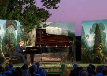 Ad Anacapri le musiche di Puccini e gozzi di colore rosa