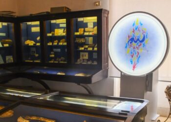 THE PRISM APPRODA A CAPRI CON LA PERSONALE “SACRED BLUE – OMAGGIO ALL’ISOLA AZZURRA” | MUSEO IGNAZIO CERIO DI CAPRI | DAL 25 LUGLIO AL 4 SETTEMBRE 2025