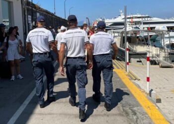 Capri sicura a terra e a mare, intanto continua la sfilata di vip