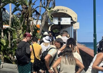 Troppi turisti, Capri si ribella