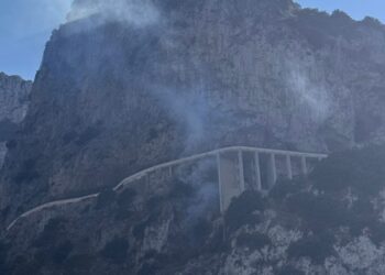 Scongiurato incendio ai bordi della Scala Fenicia ad Anacapri