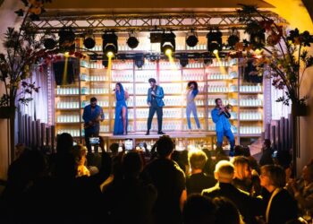 Gente della Notte per l’ultimo super evento estivo fa tappa da Ambasciatori con Boss Doms