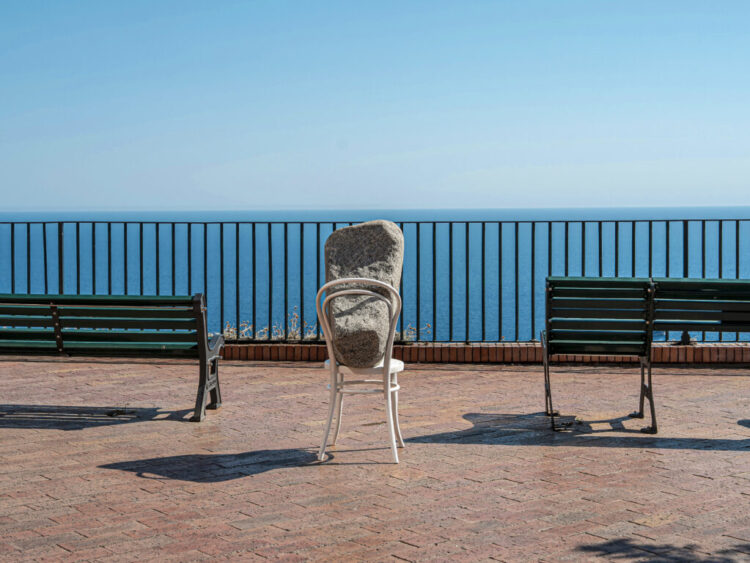 Plan X Capri: Installazione a Piazzetta Tragara con Alicja Kwade Geologie dell’Impossibile