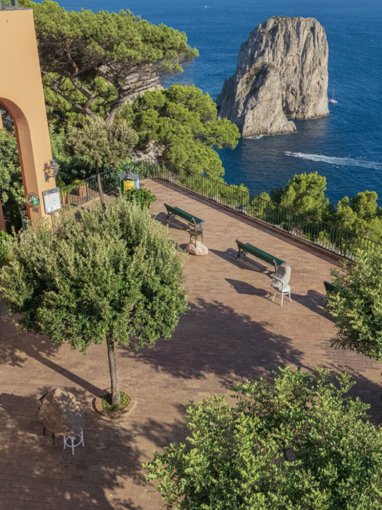 Plan X Capri: Installazione a Piazzetta Tragara con Alicja Kwade Geologie dell’Impossibile