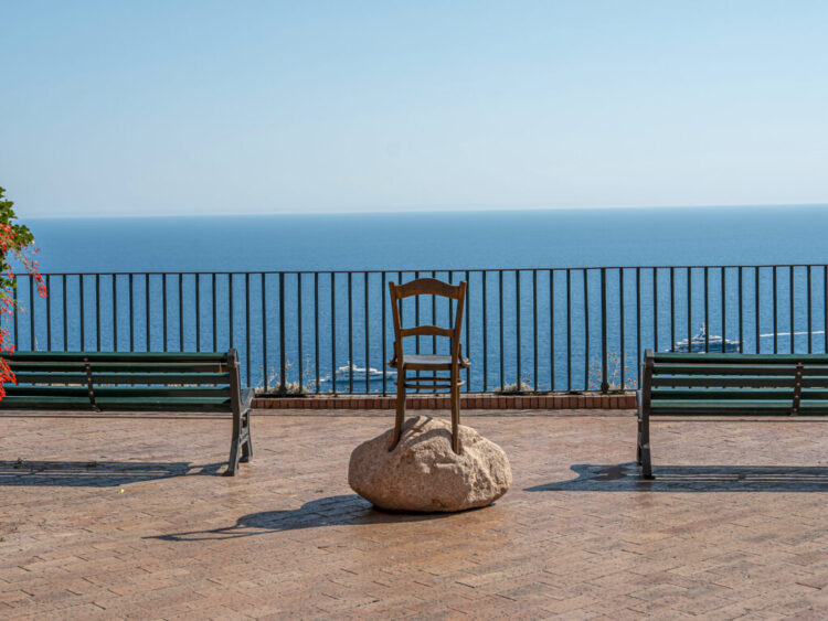 Plan X Capri: Installazione a Piazzetta Tragara con Alicja Kwade Geologie dell’Impossibile