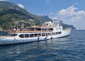 Sunset Cruise Party: 19 agosto torna la crociera più esclusiva tra la Costiera Amalfitana e Capri