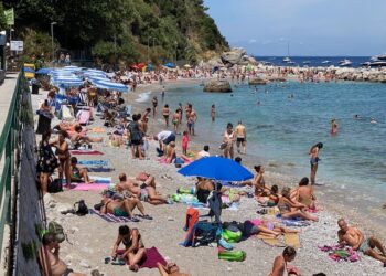 A Capri a Ferragosto niente alcolici, vip: sbarca la Hunziker