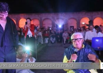 TGR: CAPRI, SERATA OMAGGIO PER PEPPINO (Video)