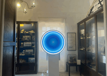 The Prism a Capri: al Museo Cerio Stefano Simontacchi porta l’Arte che non c’era prima e annuncia nuovi progetti sull’isola azzurra.