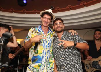 Rocco Hunt sul palco dell’Anema e Core sulle note di ” Nu juorno buono”