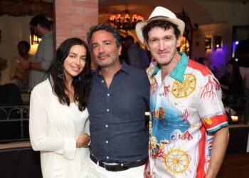 Notte dance per Irina Shayk alla Taverna Anema e Core «L’isola azzurra il mio relax»