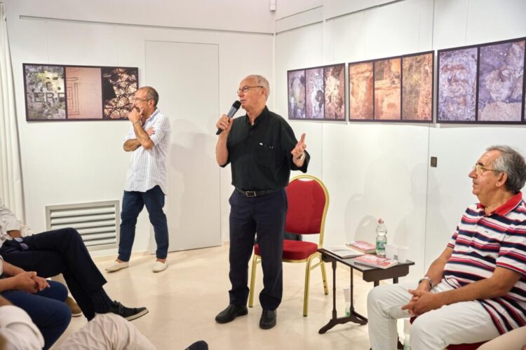 Sentita partecipazione per la presentazione di ” Con loro, come loro” : l’operatore umanitario Gennaro Giudetti alla Fondazione SMZ – Capri