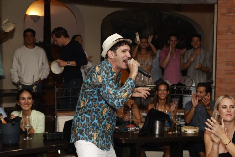 Portofino Yacht Night: Capri incanta Portofino La musica di Anema e Core e i gin Caprisius accendono la notte ligure