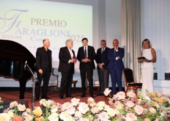 Premio Faraglioni Capri International 2025: Plácido Domingo incanta il pubblico del Quisisana