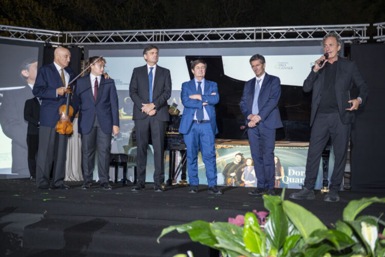 Prevenzione e cultura insieme: CapriStars trasforma Capri in un’isola cardioprotetta. La chiave della città e il premio alla carriera al Maestro Salvatore Accardo