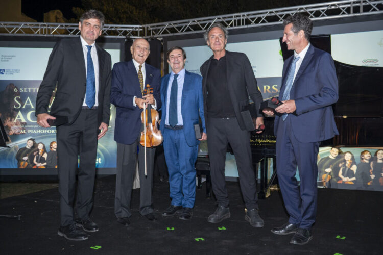 Prevenzione e cultura insieme: CapriStars trasforma Capri in un’isola cardioprotetta. La chiave della città e il premio alla carriera al Maestro Salvatore Accardo