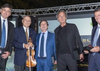 Prevenzione e cultura insieme: CapriStars trasforma Capri in un’isola cardioprotetta. La chiave della città e il premio alla carriera al Maestro Salvatore Accardo