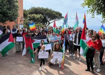 “Capri per la Palestina”: in nero in segno di lutto