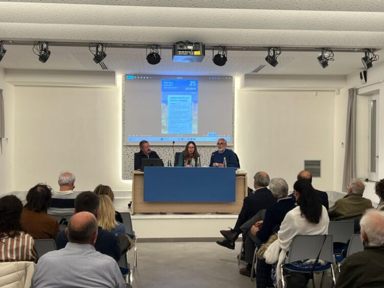 Anacapri coltiva la pace: dall’olivo simbolo di rinascita alla Camminata tra gli Ulivi