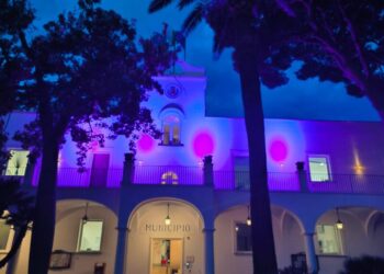 Anacapri si illumina di rosa per la lotta al tumore al seno, a sostegno della Campagna Nastro Rosa di Fondazione AIRC