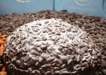 La Torta Caprese si fa Panettone il lievitato natalizio di Grotta Azzurra Gourmet