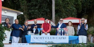 Niente vento alla regata, ma Capri rende omaggio a Guido Lembo con una premiazione ricca di emozioni