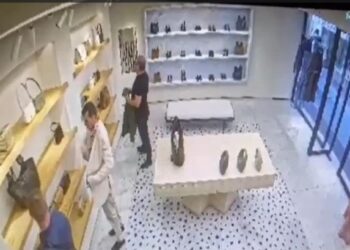 Capri, il video dei tre ladri arrestati ieri in azione a via Camerelle