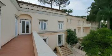 Oggi a Villa Rosa ad Anacapri alle 18,30 presentazione del libro “Gli inglesi a Capri 1806-1808” di Sir Lees Knowles con la traduzione di Massimo Cerrotta