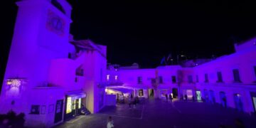 La Piazzetta si illumina di Viola