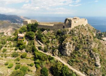 Turismo: Taormina terza destinazione balneare italiana per spesa Tax Free, prima per crescita rispetto al 2019