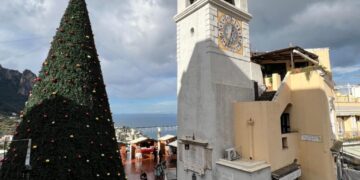 Albero, musica e mercatini in Piazzetta c’è aria di festa