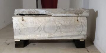 Il Museo Archeologico di Capri si arricchisce di un nuovo tesoro: il “SARCOFAGO DI CRISPINA” (Video)