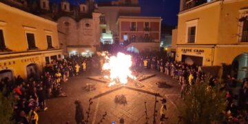 Grande successo del fuocarazzo in piazzetta per la festa di San Sebastiano