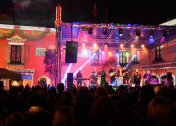 Capri, anticipo di Capodanno in Piazzetta (Photogallery)