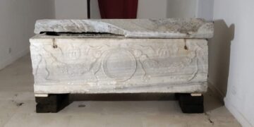 L’antico reperto “Il sarcofago di Crispina” è stato trasferito nel Museo Archeologico di Capri