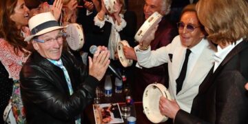 Valentino, l’amore per Capri e quell’omaggio dell’Anema e Core (video)