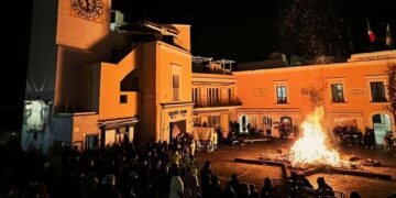 Capri, “O’ Fucarazzo” di San Sebastiano ha acceso la Piazzetta (Photogallery)