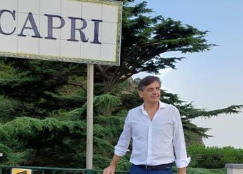 Capri ricorda Valentino nel giorno del suo funerale a Roma