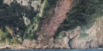 Smottamento in mare a Capri, divieto di avvicinamento tra Punta Caterola e Punta Fucile