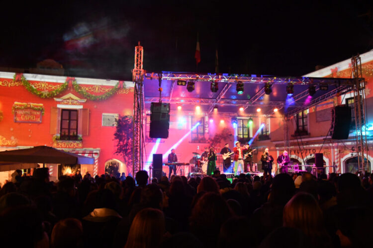Capri, anticipo di Capodanno in Piazzetta (Photogallery)