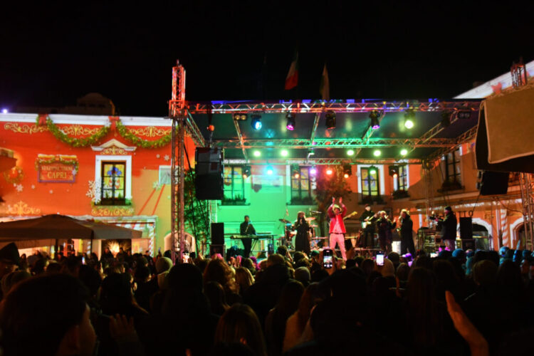 Capri, anticipo di Capodanno in Piazzetta (Photogallery)