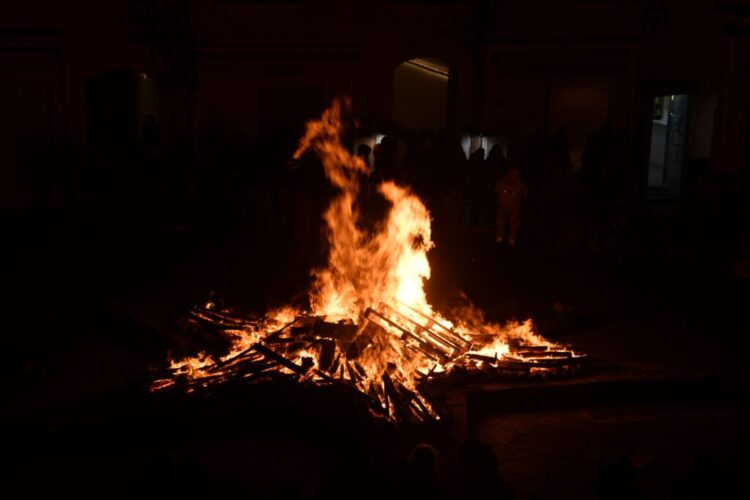 Capri, “O’ Fucarazzo” di San Sebastiano ha acceso la Piazzetta (Photogallery)